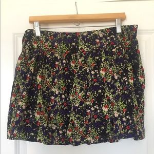bebe- Floral print skirt.